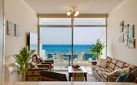Makenzy Sandy Beachfront Paradise