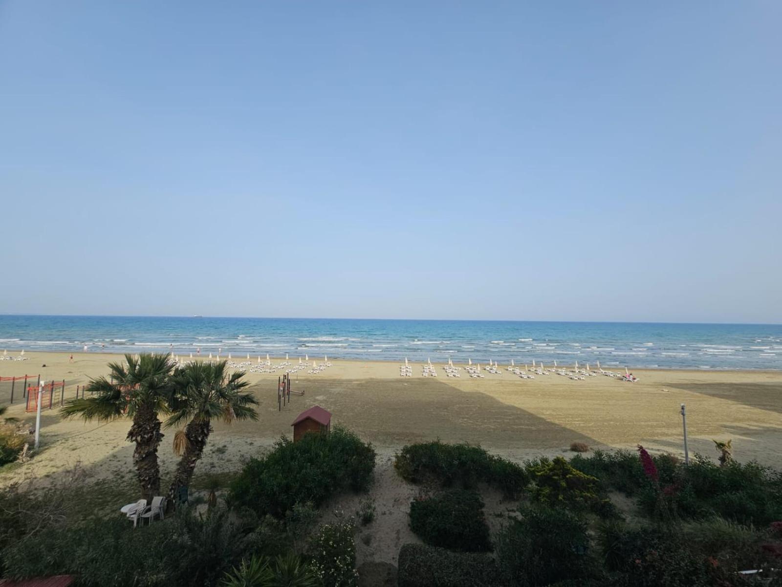Makenzy Sandy Beachfront Paradise Larnaca Exterior foto