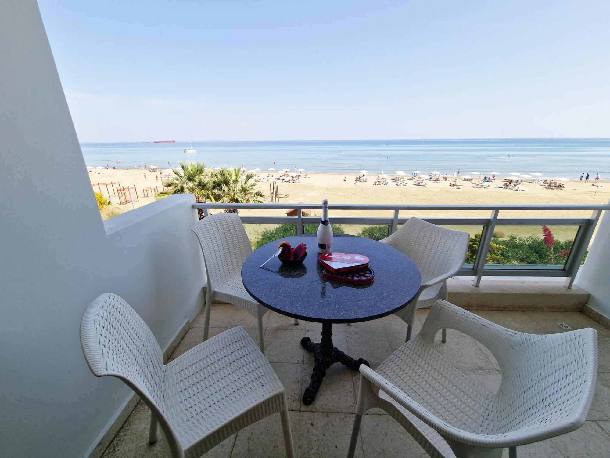 Makenzy Sandy Beachfront Paradise Larnaca Exterior foto
